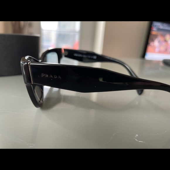 Prada sunglasses - Picture 3 of 10